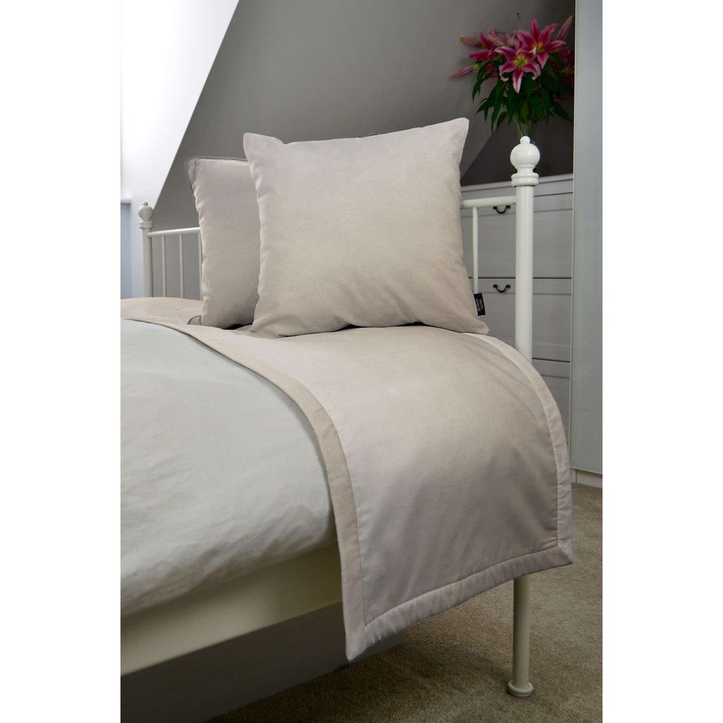 McAlister Textiles Matt Champagne Gold Velvet Bedding Set Bedding Set Runner (50x240cm) + 2x Cushion Covers 