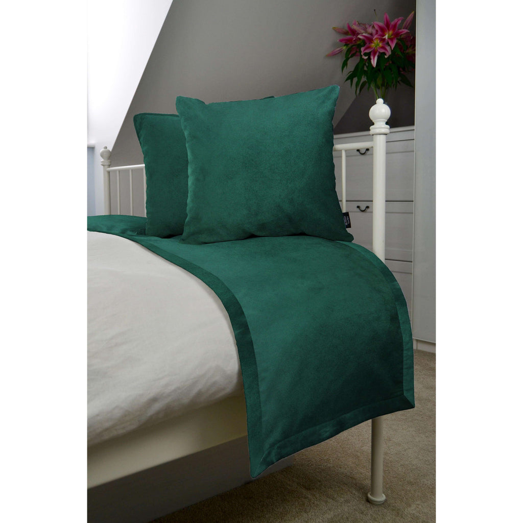 McAlister Textiles Matt Emerald Green Velvet Bedding Set Bedding Set Runner (50x240cm) + 2x Cushion Covers 